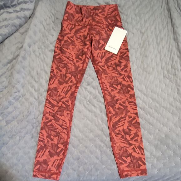 NWT Lululemon Sz4 Spray Leaf Fireside Red Wunder Under HR Tight 25in - Picture 5 of 10